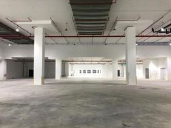 Yas Logistics Centre (D16), Warehouse #627445771